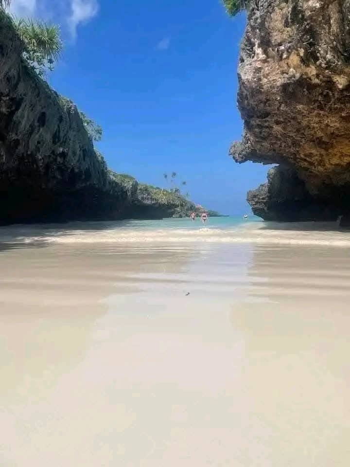 Salaam cave aquarium, Mtende beach & Rock restaurant
